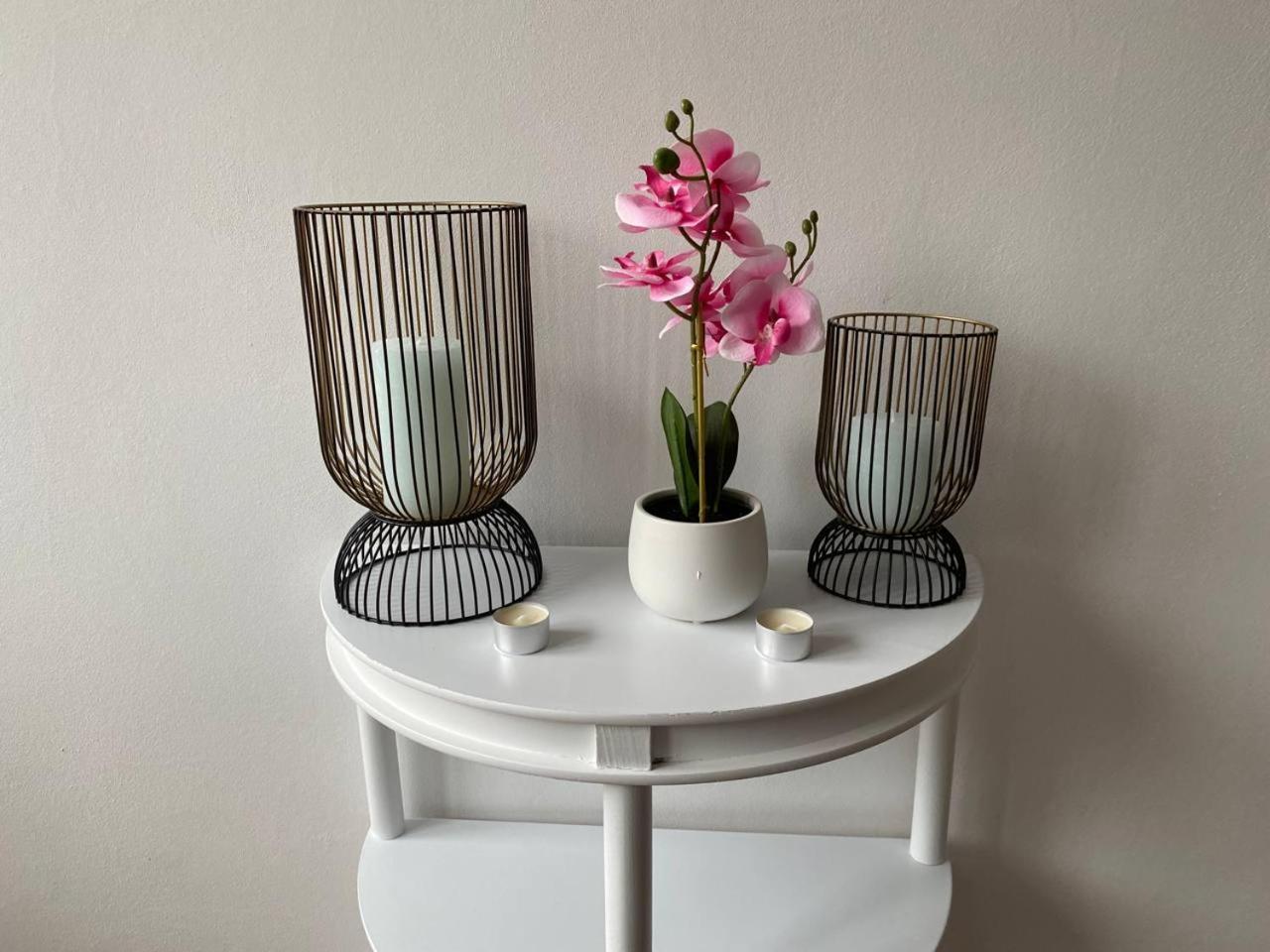 Perla Hradce Apartment ฮราเดตสคราโลเว ภายนอก รูปภาพ
