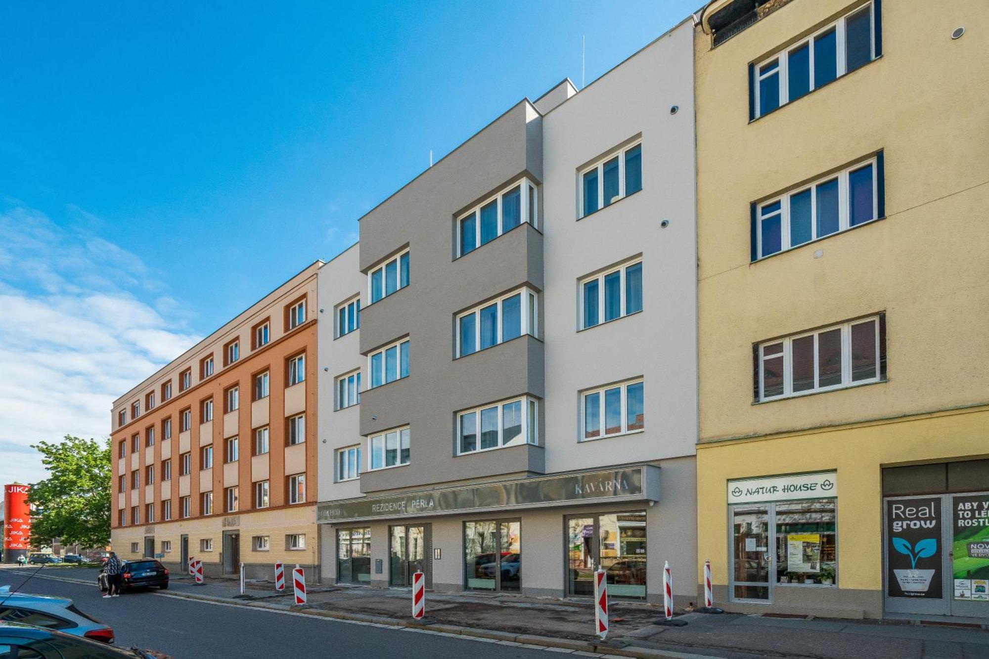 Perla Hradce Apartment ฮราเดตสคราโลเว ภายนอก รูปภาพ